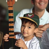 Quadro – mała czterostrunowa gitara to popularny instrument w Wenezueli