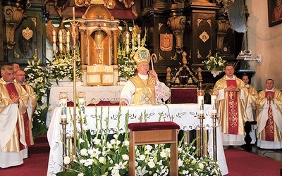 Uroczystej Eucharystii w intencji ojczyzny przewodniczył ks. bp Józef Zawitkowski