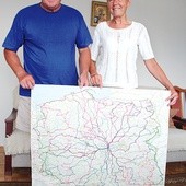 Wszystkie drogi prowadzą  do Łowicza. Aleksandra i Wacław Wnukowie prezentują mapę swoich wypraw rowerowych