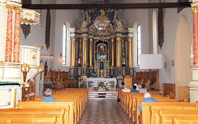  Większość ołtarzy w kościele Świętego Ducha ufundowali mieszkańcy Łowicza