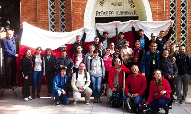 Radomska grupa z ks. Markiem Adamczykiem (z lewej)  w São Paulo