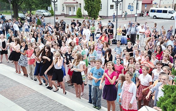 Do skarżyskiej  Ostrej Bramy przyjechało  350 młodych  ludzi