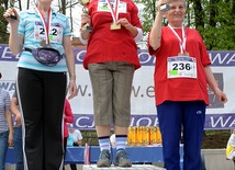 Leokadia Klimowicz na najwyższym podium podczas polanickich zawodów Pucharu Polski w nordic walking