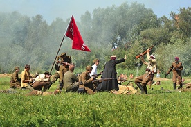  Co roku rekonstrukcja Bitwy Warszawskiej przyciąga wielu miłośników historii