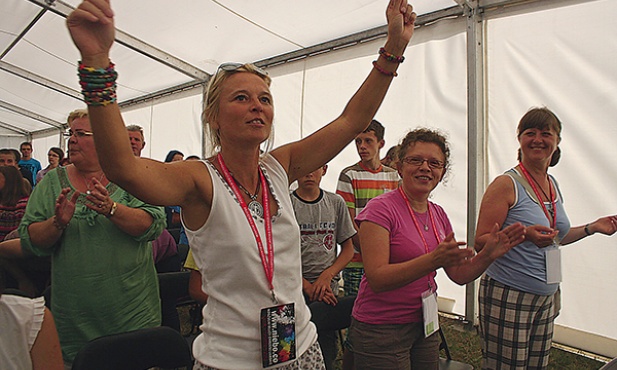 Było głośno, kolorowo i z ogromną dawką Bożej miłości. Tak ewangelizatorzy modlili się o bezpieczne przeżycie Sunrise dla uczestników i mieszkańców miasta