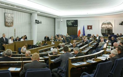 Senatorowie starli się o finanse