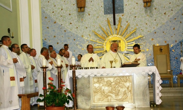 Porannej Eucharystii przewodniczył bp Józef Zawitkowski