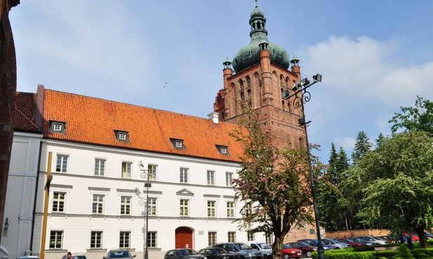 Opactwo pobenedyktyńskie na Tumskim Wzgórzu jest siedzibą Muzeum Diecezjalnego i Kurii Diecezjalnej Płockiej