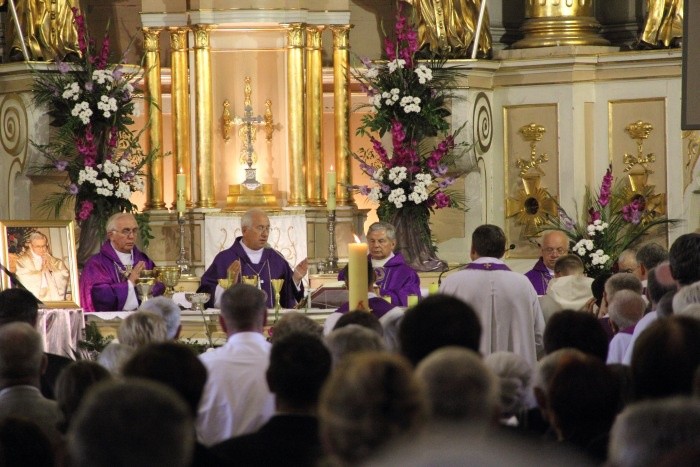 Pogrzeb ks. prał. Mieczysława Iwanickiego