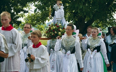 Ludowe stroje to u Serbołużyczan niemal codzienność. Ma to związek głównie z ich wielkim przywiązaniem do katolickiej wiary 