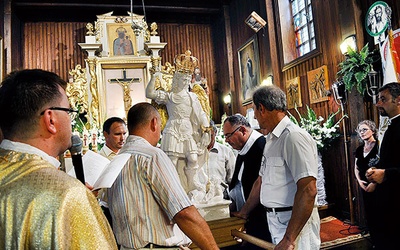 Kopia cudownej figury z sanktuarium na górze Gargano nawiedziła parafię w Trzepowie  7 i 8 sierpnia