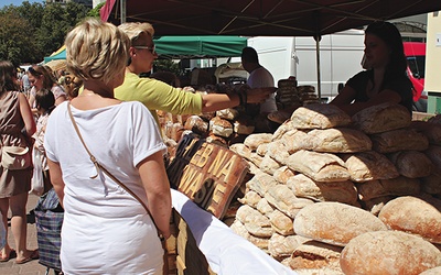 Niesłabnącym zainteresowaniem cieszyły się tradycyjnie wypiekane chleby