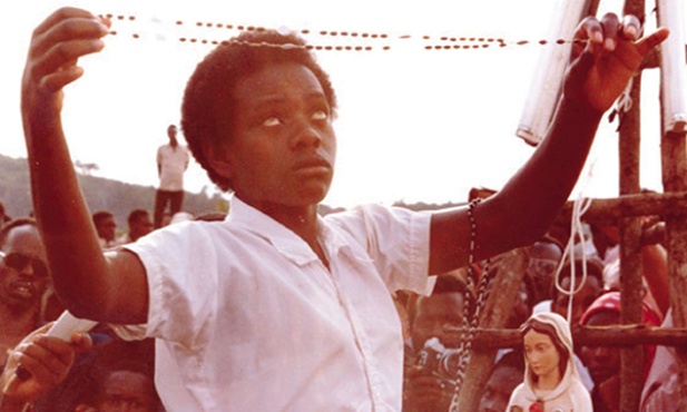 15 sierpnia 1982 roku płakała. Dziewczęta ujrzały Ją przygnębioną, niezmiernie smutną. Zobaczyły przerażające sceny: rzeki spływające krwią, tłum mordujących się nawzajem ludzi, rozrzucone na polach czaszki. Po 12 latach wizja stała się rzeczywistością