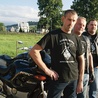 Janosiki z Podhala.  Od lewej: Jacek, Łukasz i Maniek. Jeżdżą na motorach i chcą pomagać potrzebującym