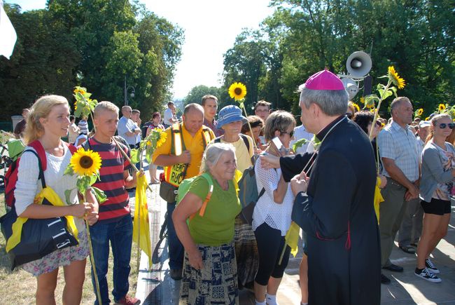 Pielgrzymi u stóp Matki