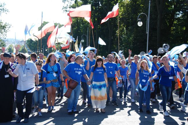 Pielgrzymi u stóp Matki