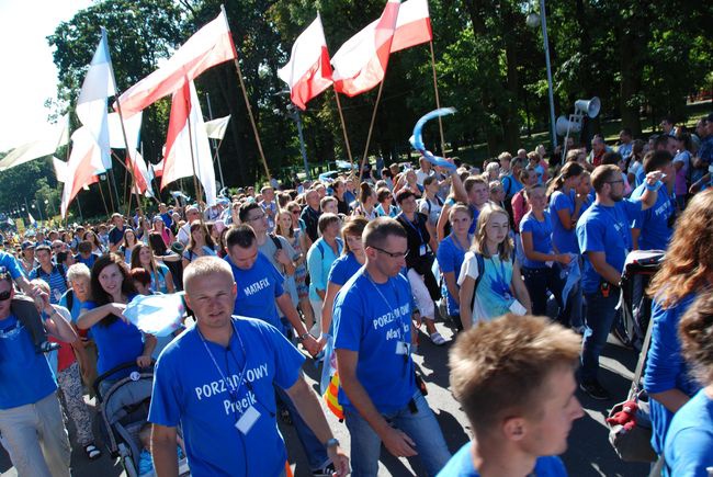 Pielgrzymi u stóp Matki