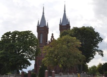 Stuletni kościół pw. Zwiastowania Pańskiego w Ligowie, w którym Czesław Kaczmarek w 1906 roku przyjął I Komunię św. i bierzmowanie, a w 1922 roku odprawił Mszę prymicyjną