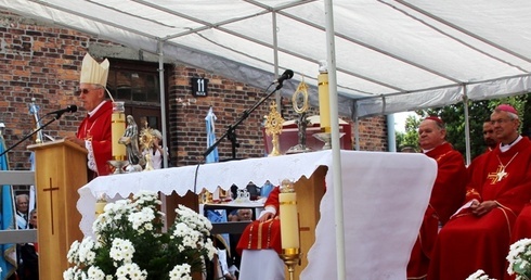 Homilię wygłosił abp Wiktor Skworc, metropolita katowicki