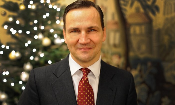 Luksusowe stołki w MSZ