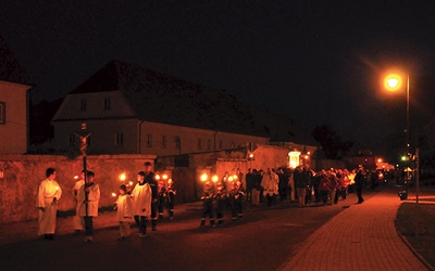 Tradycyjnie w wigilię odpustu odbywa się procesja z ikoną Matki Bożej Łaskawej