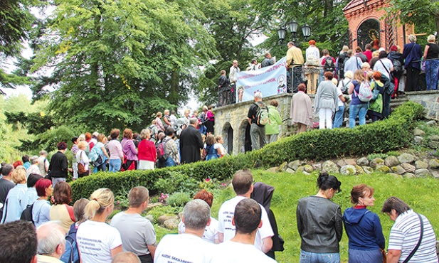– Szczególnie głośno wołamy o trzeźwość naszego narodu. O trzeźwość polskiej rodziny  – modlił się u stóp matemblewskiej figury ks. Karol Wnuk,  diecezjalny duszpasterz  trzeźwości