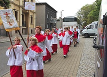 Ministranci w Piekarach Śl. podczas ubiegłorocznej pielgrzymki