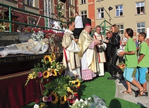 Relikwiarz św. Jana Bosko przez trzy dni gościł w kolejnym mieście,  któremu patronuje – w Oświęcimiu
