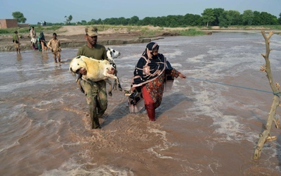 Pakistan: Caritas pomaga powodzianom