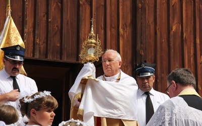 Sumie odpustowej i procesji przewodniczył bp Andrzej F. Dziuba