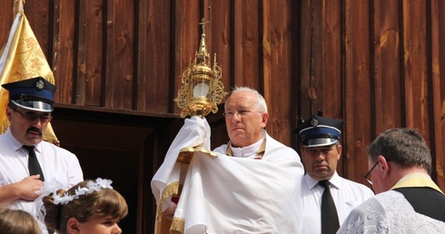 Sumie odpustowej i procesji przewodniczył bp Andrzej F. Dziuba