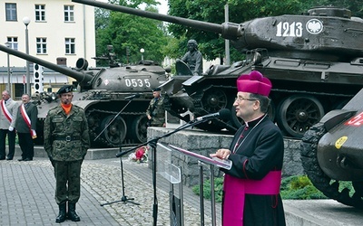 Okaż swoje miłosierdzie tym, którzy w obronie ojczyzny, dobra, prawdy i pokoju nie wahali się złożyć największej ofiary – modlił się bp Stefan Regmunt 