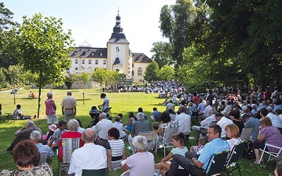 Sanktuarium św. Jacka  przyciąga tłumy wiernych