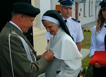 Siostra generalna otrzymuje Krzyż Czynu Zbrojnego