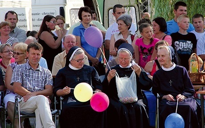 Dobroczynny festyn zgromadził pełny przekrój wiernych przecławskiej parafii