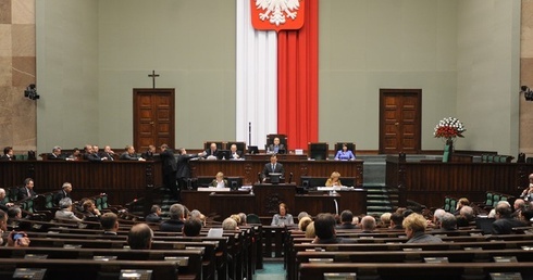 Sondaż przedwyborczy: Zyskały niemal wszystkie partie