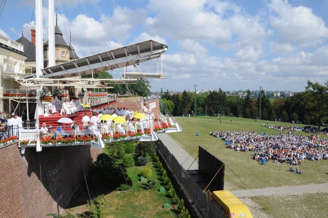 Eucharystia przed jasnogórskim szczytem