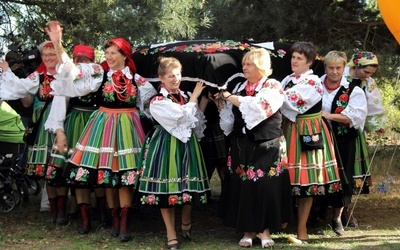 Efektowną poduszkę trzeba najpierw wnieść na scenę