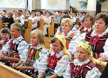  Ludowe tradycje najmłodsi przejmują od dorosłych. Folklor jest tutaj wciąż bardzo żywy 