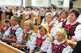  Ludowe tradycje najmłodsi przejmują od dorosłych. Folklor jest tutaj wciąż bardzo żywy 