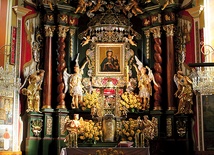  Obraz Maryi z Dzieciątkiem znajduje się w ołtarzu głównym rychwałdzkiej świątyni od 1756 r.