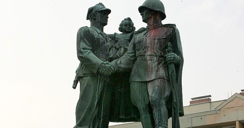 Kibice kontra Armia Czerwona