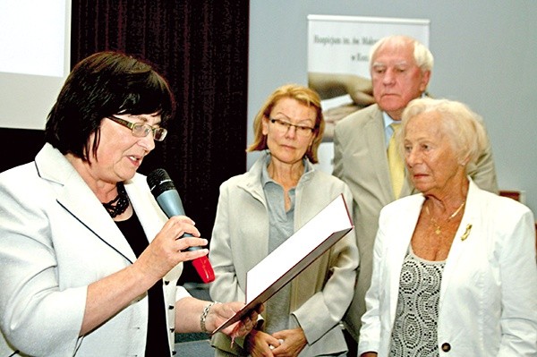  Z okazji jubileuszu w auli koszalińskiej Politechniki zorganizowano galę, podczas której podziękowano długoletnim pracownikom oraz wręczono im dyplomy Honorowych Członków Hospicjum