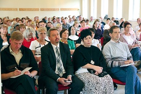  Spotkanie w każdym mieście rozpoczynało się Mszą św. pod przewodnictwem bp. Stefana Regmunta. Po niej był czas m.in. na wykład i komunikaty dotyczące katechezy