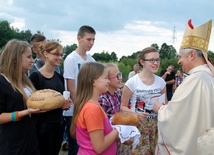 W procesji z darami do ołtarza przyszły delegacje ponad 70 parafii