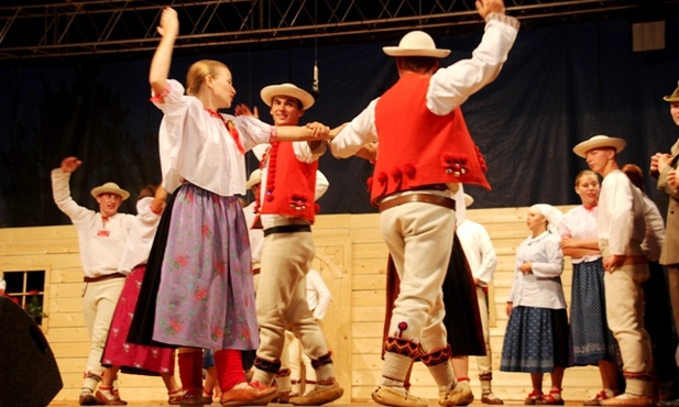 Zespół "Istebna" z Istebnej zaprezentował najstarsze tańce