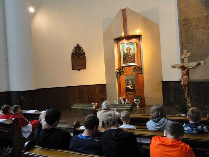 Ministranckie pielgrzymowanie do katedry cz. 1.