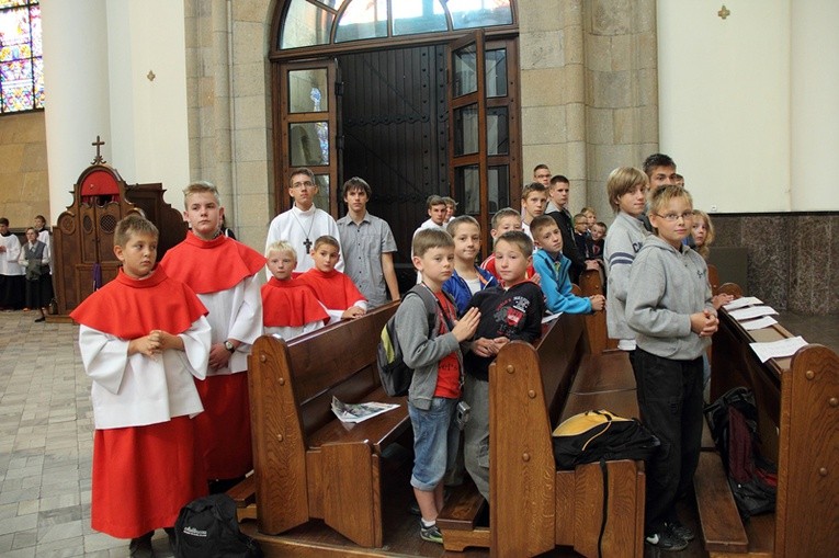 Ministranckie pielgrzymowanie do katedry cz. 2.