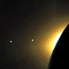 Płaszczyzna orbity ziemskiej widziana w świetle słonecznym zza Księżyca