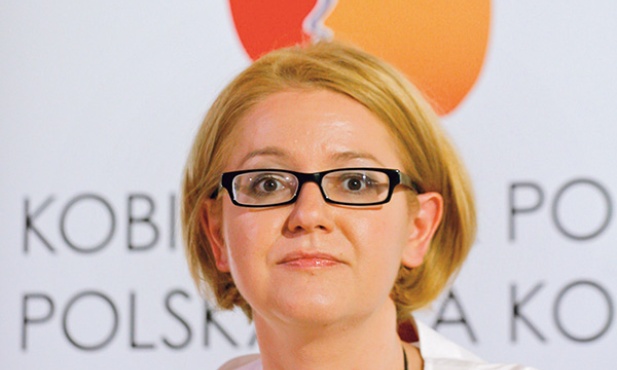 Projekt opracowany przez minister ds. równości Agnieszkę Kozłowską-Rajewicz zakładał, że działania wszystkich ministerstw musiałyby być zgodne z ideologią gender. Na szczęście ministerstwa nie poparły go